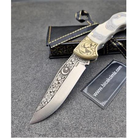 El Yapımı Kilitli Kompakt Verzalit Kabze Pirinç Balçak Gravürlü N690 Çelik Çakı Hm484